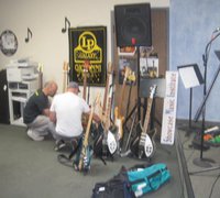 Pete and Woody checking out Woody's basses  (photo courtesy of Gary modrock)