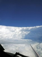 450px-Hurricane_Katrina_Eye_viewed_from_Hurricane_Hunter.jpg