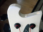 Rickenbacker 4003/4 Tuxedo, White: Close up - Free