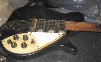 Close up of the body - No "F" hole