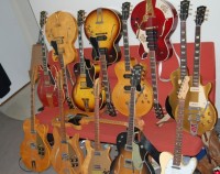 guitarstand.jpg