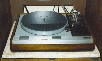 Thorens.jpg (16.81 KiB) Viewed 3345 times Thorens TD125 with SME arm, AKG cartridge, and Oracle Groove Isolator record mat setting on a Discwasher marble turntable suspension system.