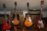Here she is in the studio hangin' out with some old friends