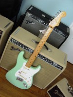 guitar full with blonde black face twin upright compressed.jpg