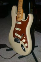 '06 Am Deluxe V Neck, Honey Blonde