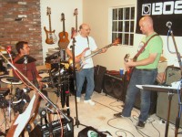 Alberto, Jeff and Graham do a power-trio version of "Sunshine of Your Love"