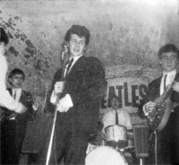 petebest singing.jpg