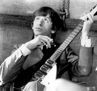 Ringo-yes-Ringo-and-John-Lennon-s-guitar-the-beatles-7383759-500-469.jpg
