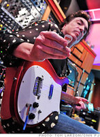 kiss-guitar-pick.jpg