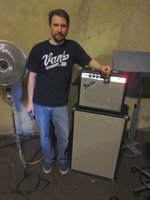 Doug with the much talked about Vibro Champ "stack" with 2 x 12'' speakers.... several of us tried it out and it's cool !