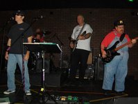 Joey on lead vocals on "Listen to Her heart" with Rich on 660-12 and Ray on the 4001S