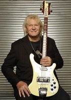 Chris Squire 2012(Med).jpg