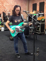 geddy-r40-1.jpg