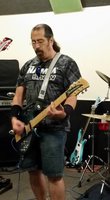Joey switched to guitar, the 650 Atlantis, and played a rousing version of the Ramones 'Blitzkreig Bop" with the Snowman on the vocals !