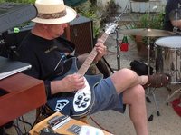 Rich on 370 WB with the Console Steel Horseshoe below the "R" Tailpiece