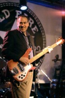Huckabee with Rickenbacker.jpg