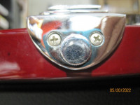 "R" tailpiece strap button is centered