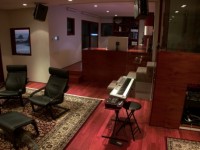 Middle of the studio and ocean view