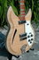 Rickenbacker 381/6 V69, Mapleglo: Close up - Free2