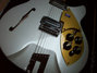 Rickenbacker 1997/6 f hole, Pearl White: Close up - Free2