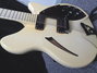 Rickenbacker 360/12 Tuxedo, White: Close up - Free2