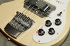 Rickenbacker 4001/4 S, Satin Mapleglo: Close up - Free2