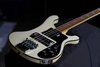 Rickenbacker 4001/4 BT, White: Close up - Free