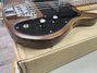 Rickenbacker 3000/4 BT, Walnut: Close up - Free2
