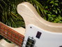 Rickenbacker 4001/4 C64, Mapleglo: Close up - Free2