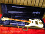 Rickenbacker 4001/4 WT, White: Free image2